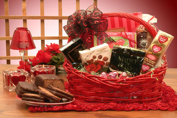 Romantic gift basket