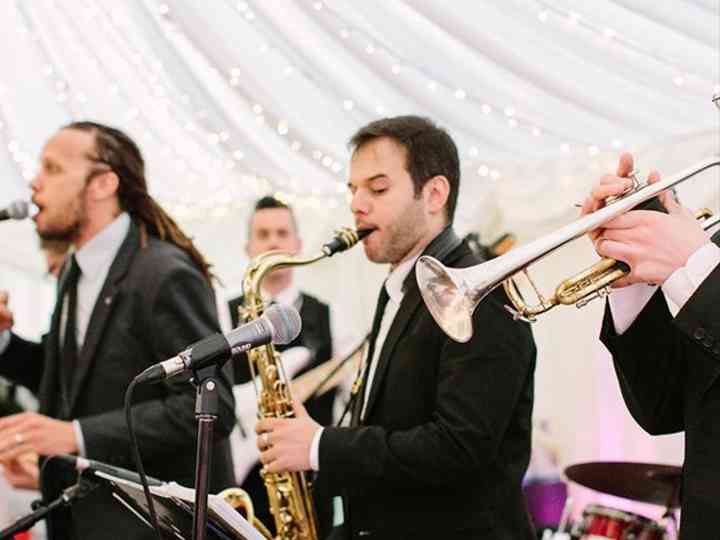 live wedding band